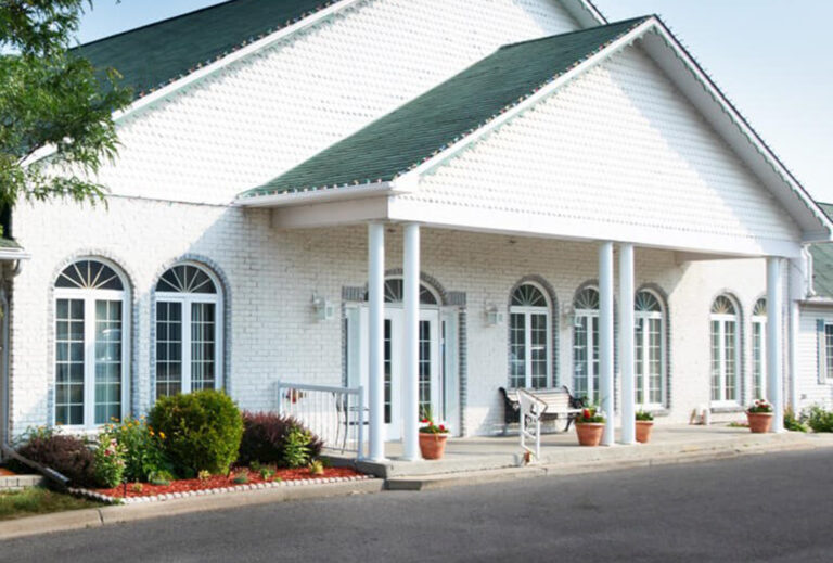 Ogilvie Villa Retirement Community in Gloucester, Ottawa - Spring Living Retirement