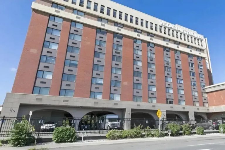 The entrance to Villagia in The Glebe assisted living in Ottawa, Ontario. We have plenty of parking for residents and visitors. Our entrance is wheelchair accessible and features a car drop off so you’ll never have to walk further than you want to.